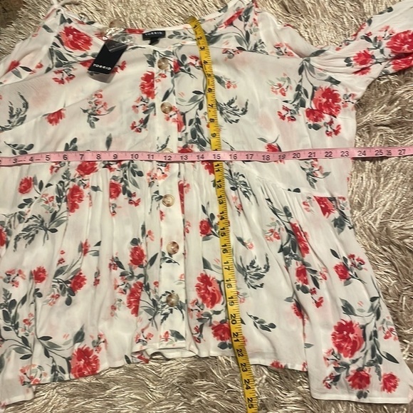 Rayon Crepe Bell Sleeve Cold Shoulder Top - Picture 8 of 13